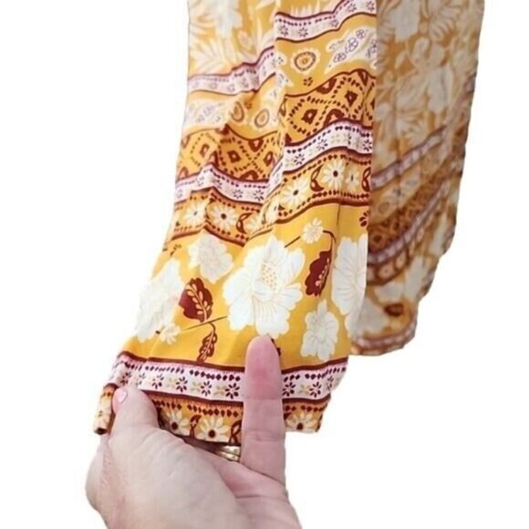 Emery Rose Floral 3/4 Sleeve W/ Birds Boho Top. Gold And Cream. Medium - Picture 4 of 9